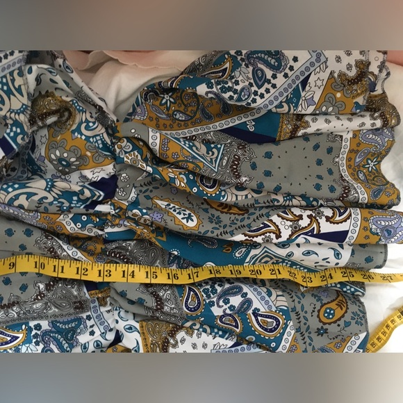 Cherie Bliss Flowing Asymmetrical Blouse. Geometric Print
Onesize fits most US14 - Picture 5 of 10